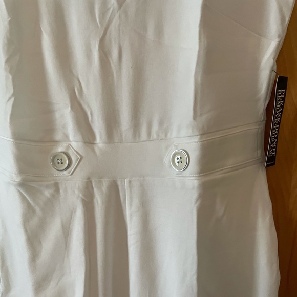 NWT NY N CO  White A -line sleeveless dress with buttons on the middle - Picture 2 of 9